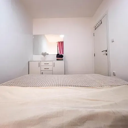 Royal 2 Apartment *