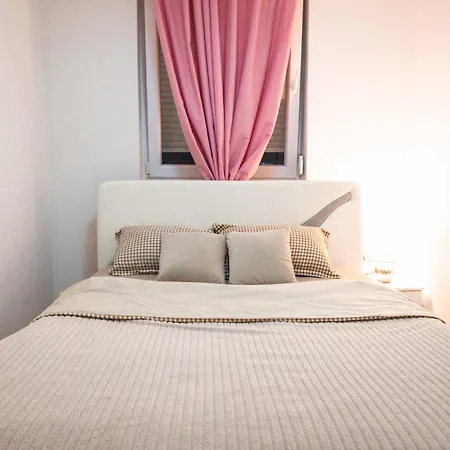Apartment Royal 2 *